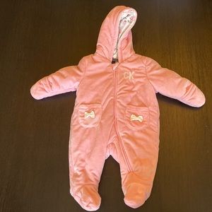 Calvin Klein snowsuit size 3/6 months. Color pink